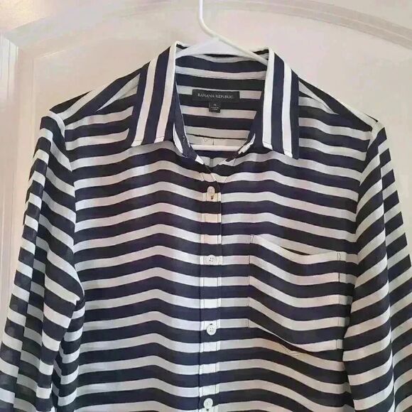 Banana Republic Women’s Navy/Cream Striped Poly Button Down Long Sleeve Shirt - Picture 3 of 11